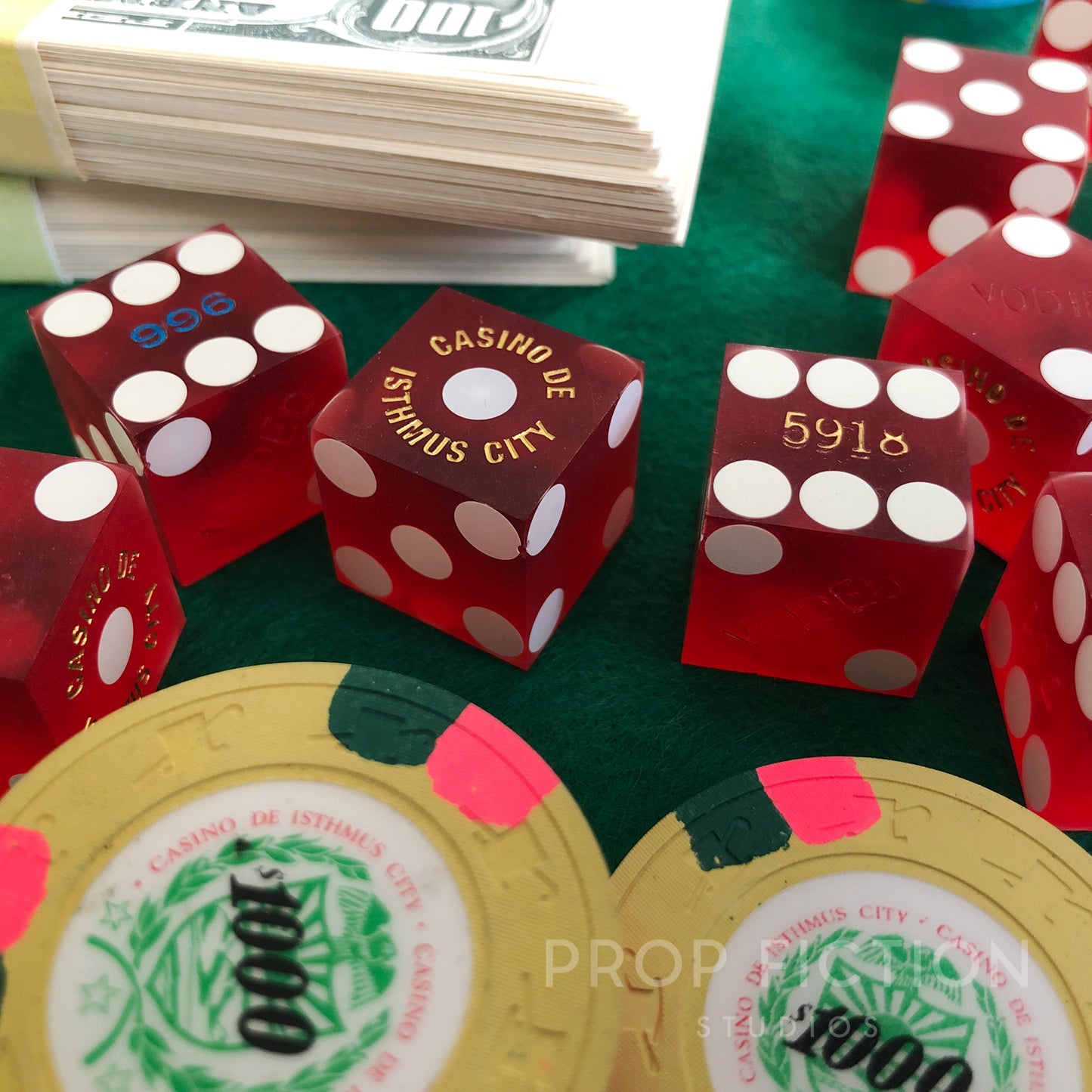 James Bond 007 Cosplay Display: Licence to Kill - Pair of Vintage Prop Casino de Isthmus Dice