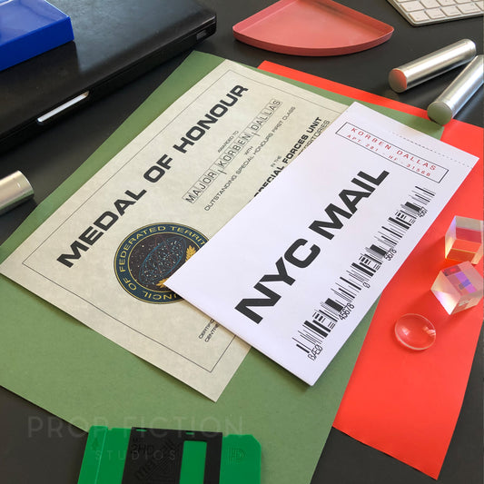 The Fifth Element - Prop Medal of Honor Certificate and NYC Mail Display Set