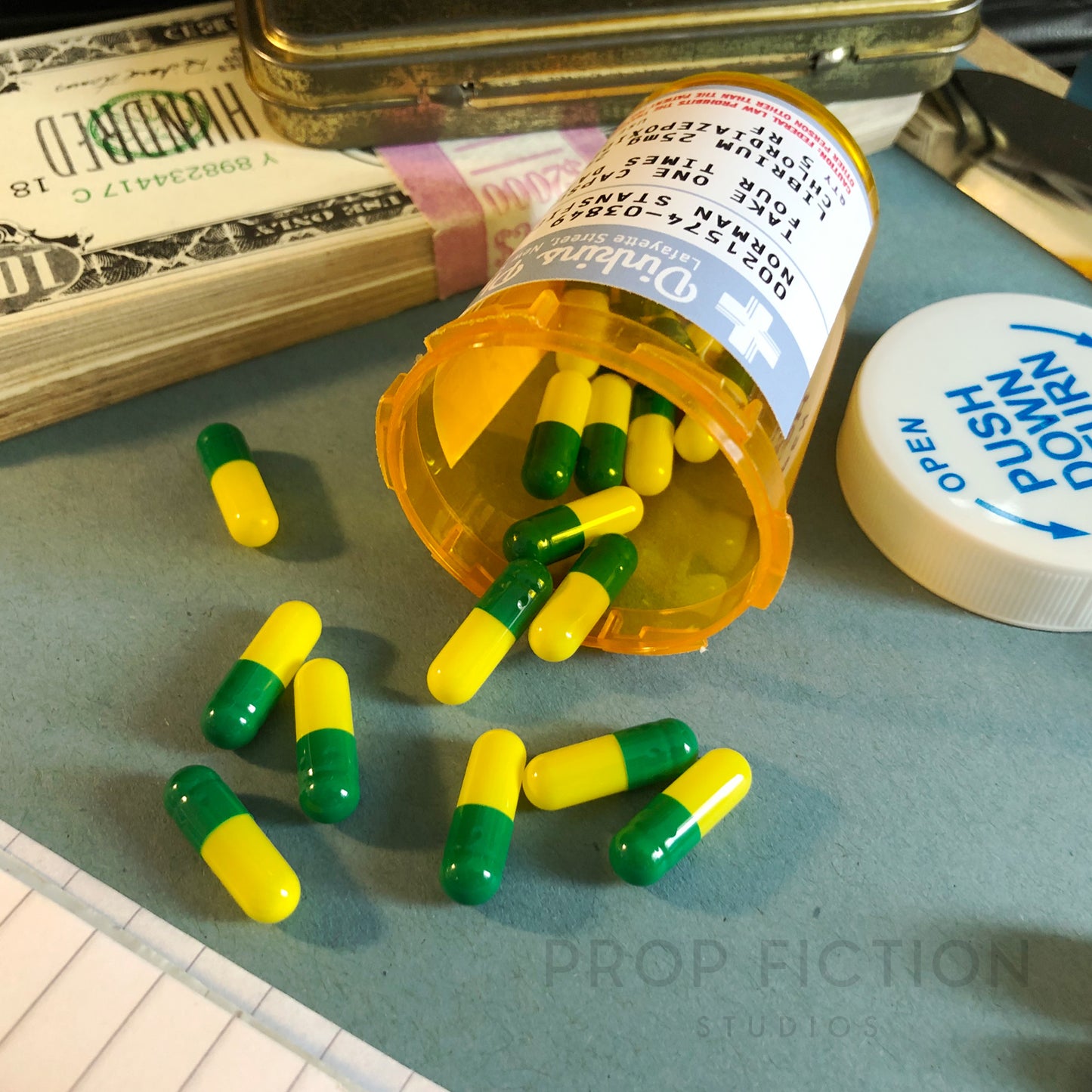 Leon / Léon: Prop 'Stanfield's Pills' Pot / Cosplay Capsule Container