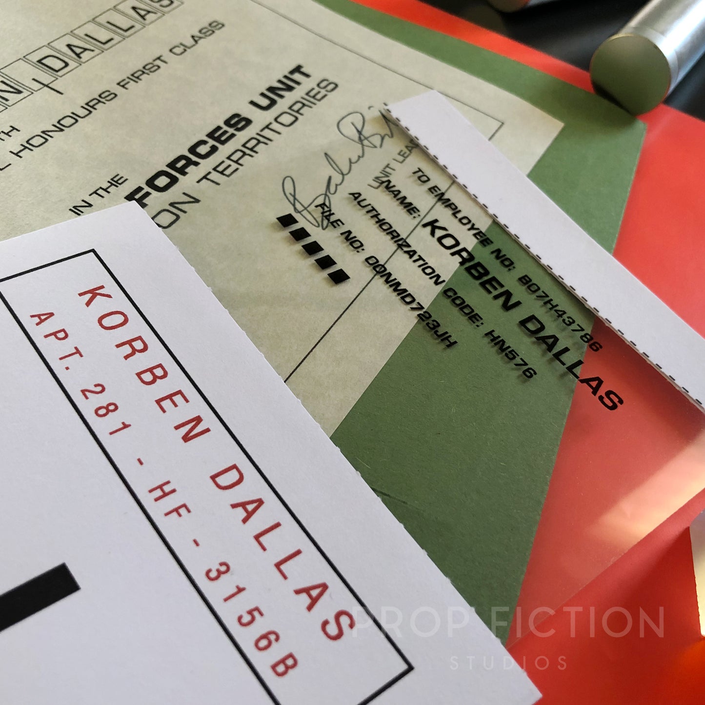 The Fifth Element - Prop Medal of Honor Certificate and NYC Mail Display Set