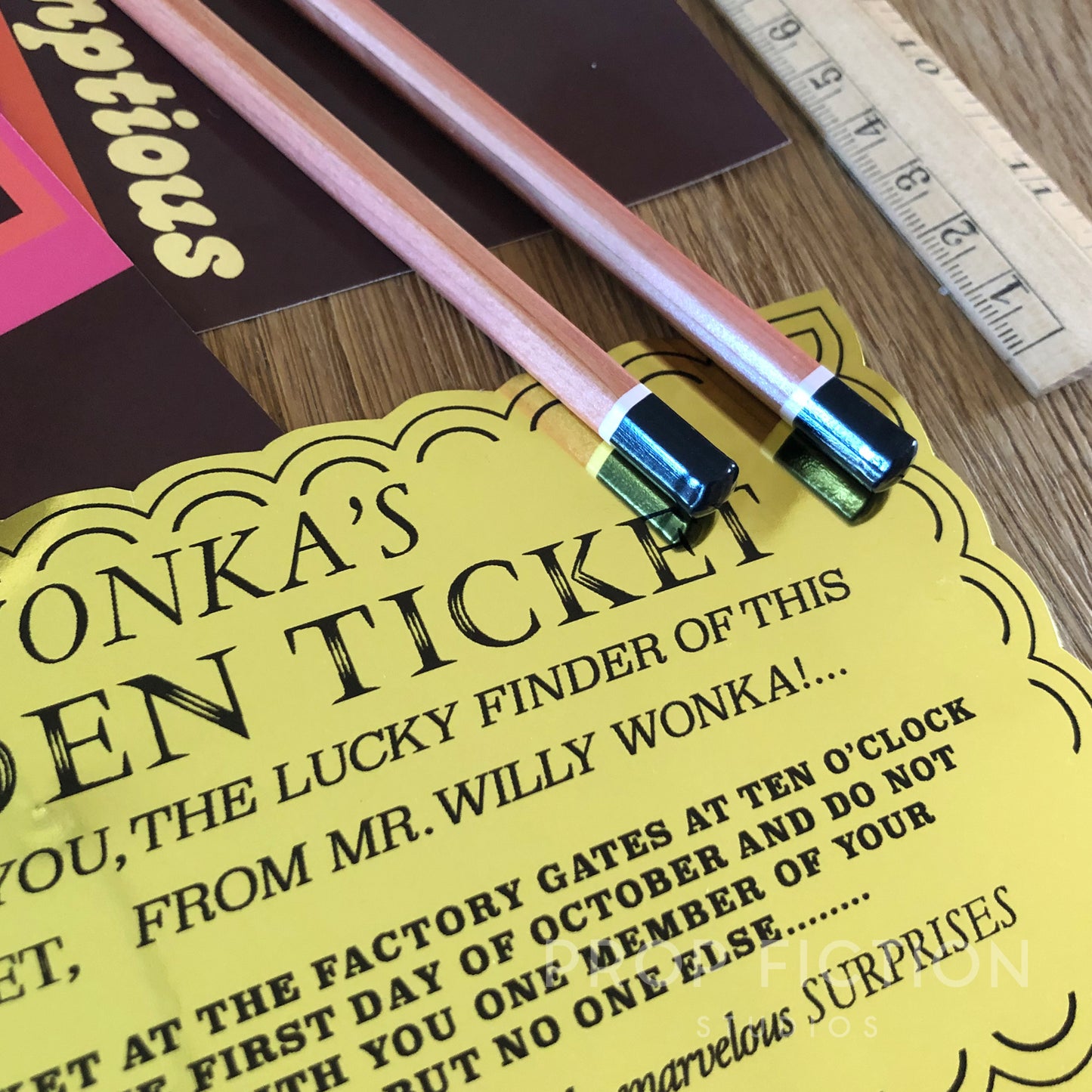 Willy Wonka & the Chocolate Factory - Prop Wrapper and Golden Ticket Display Set