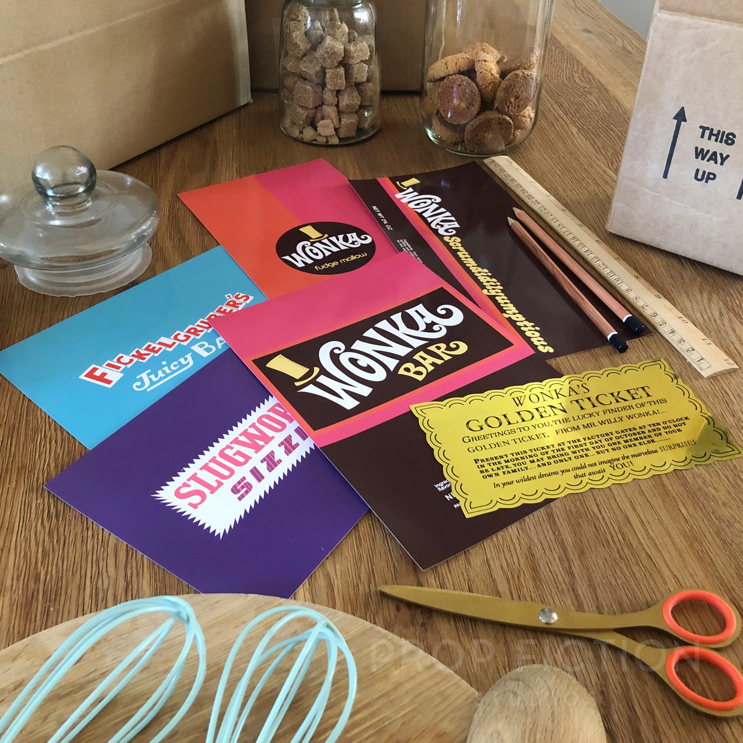 Willy Wonka & the Chocolate Factory - Prop Wrapper and Golden Ticket Display Set