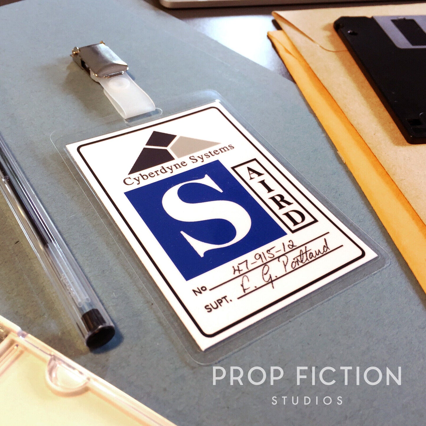 T2: Judgment Day: Cyberdyne Cosplay Security Passes / Prop T-1000 Display Card