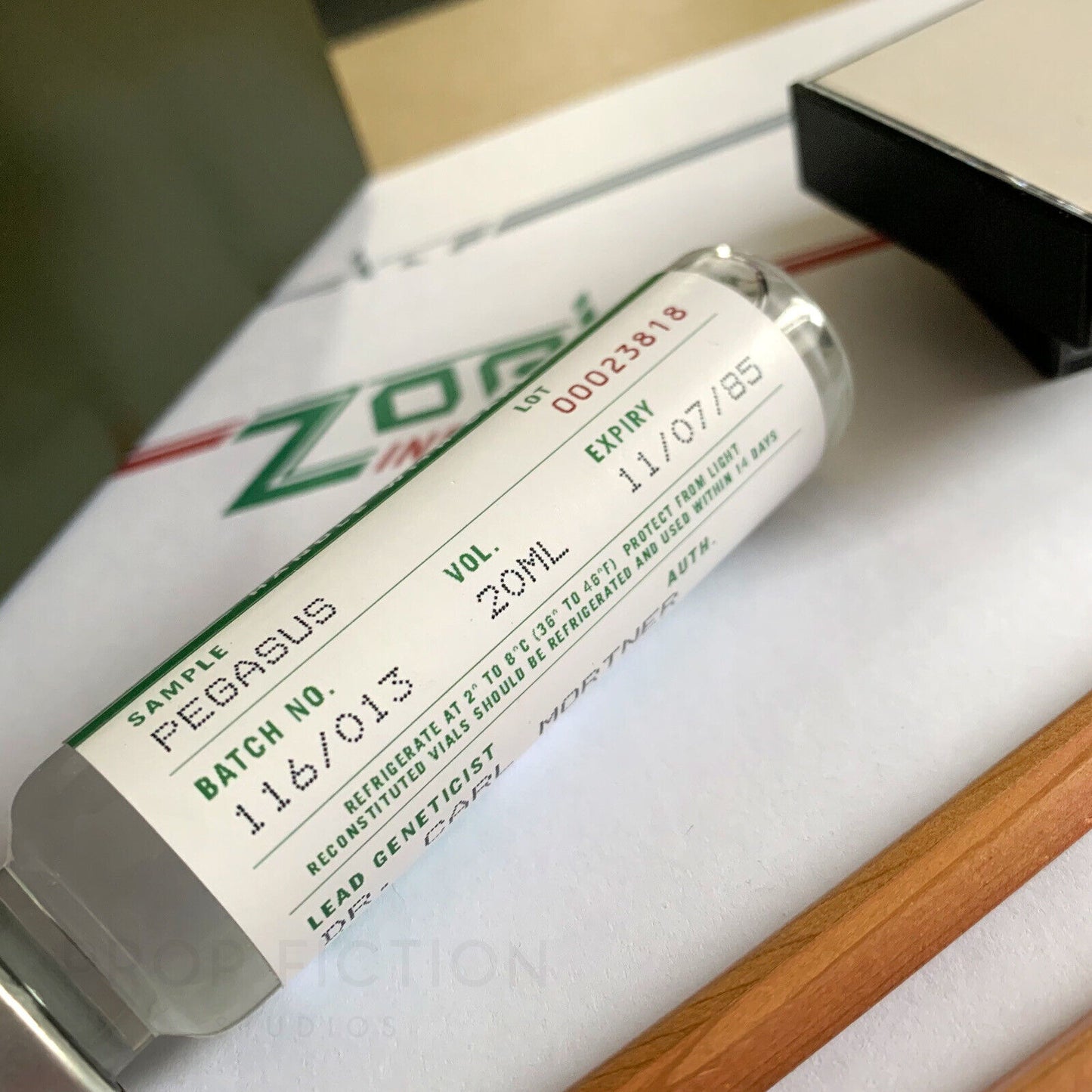 James Bond 007: Cosplay Prop Pegasus Sample / Sealed 20ml Zorin Industries Research Display Vial