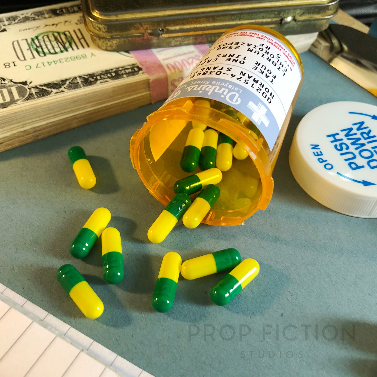 Leon / Léon: Prop 'Stanfield's Pills' / Cosplay Capsule Container