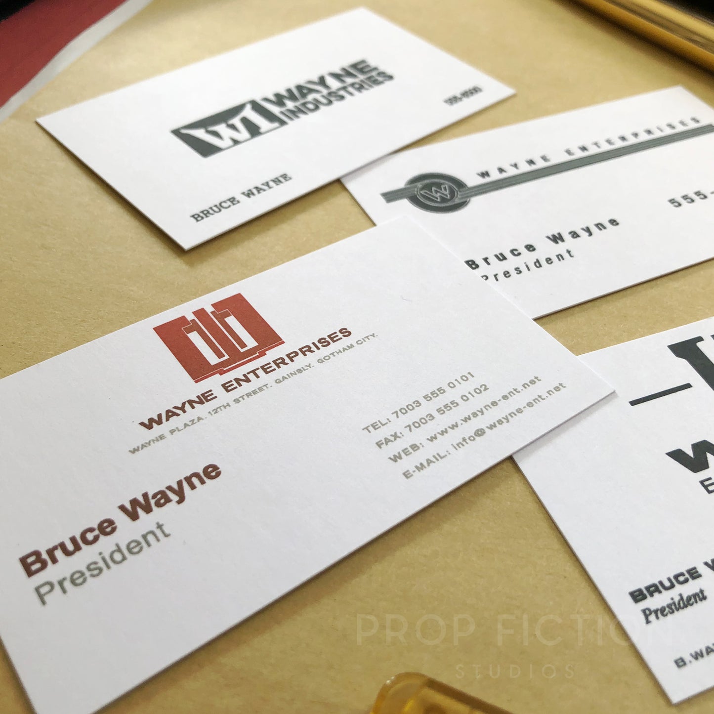 TBU / TDK Display - Prop 'Bruce Wayne’ Business Stationery / 4 Cosplay Enterprises Card Set