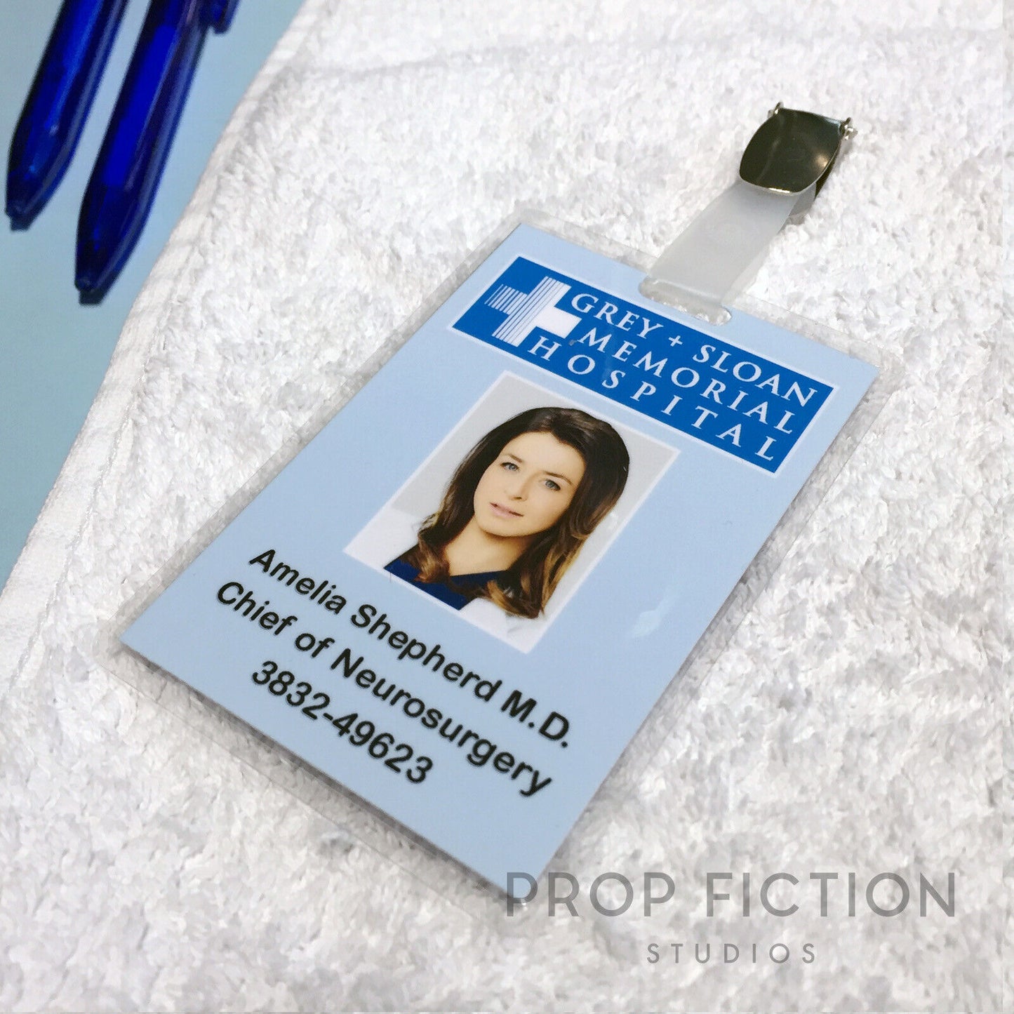 Grey’s Anatomy: Grey + Sloan Memorial Hospital Doctor Set / MD Clip-on ID Cards